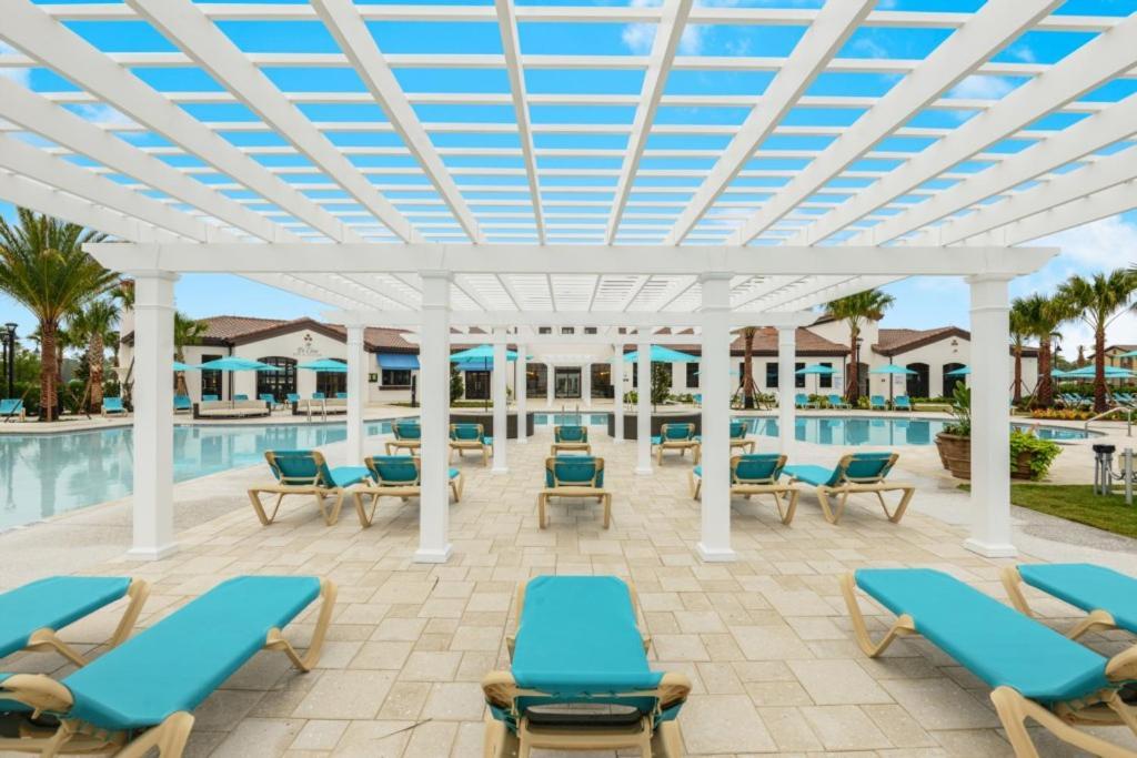 9 Bedroom Vacation In Windsor At Westside *