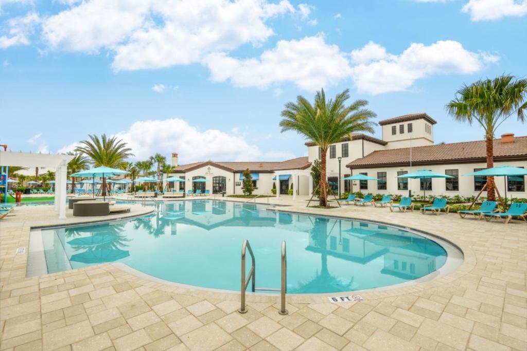 8 Bedroom Vacation In Windsor At Westside