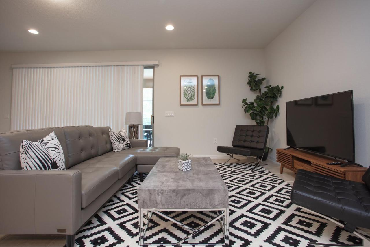 Villa 9 Bedroom Vacation In Windsor At Westside