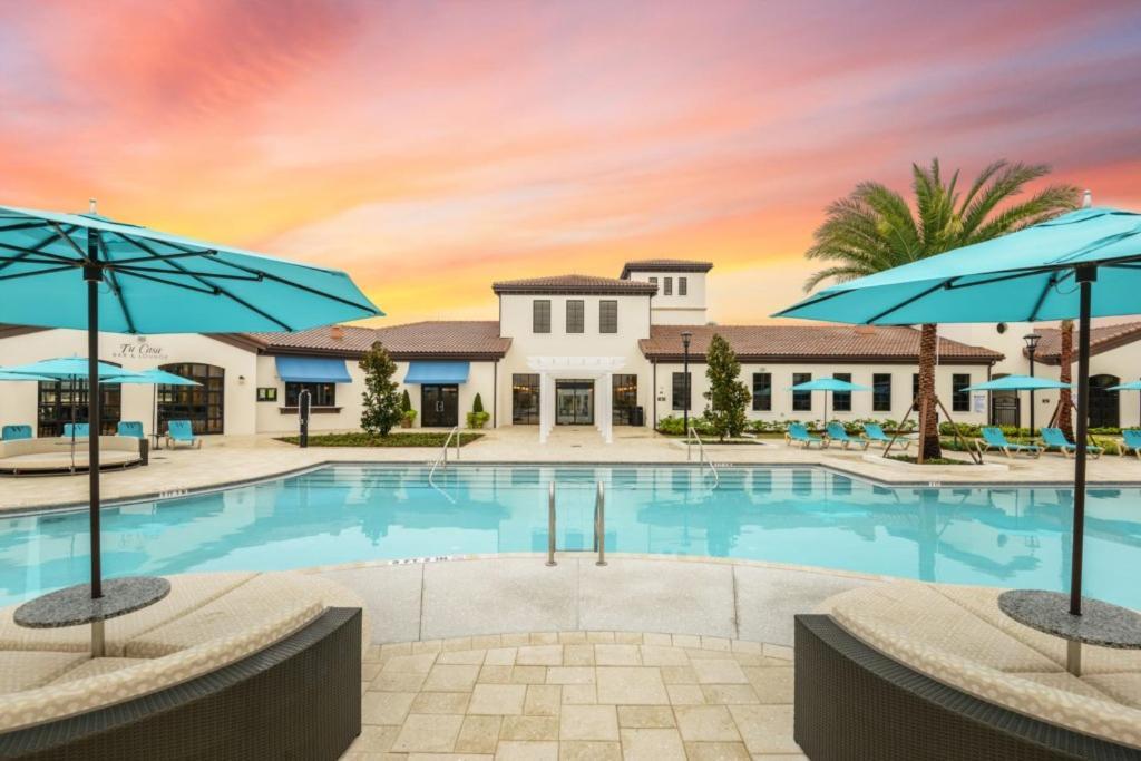 9 Bedroom Vacation In Windsor At Westside Villa *