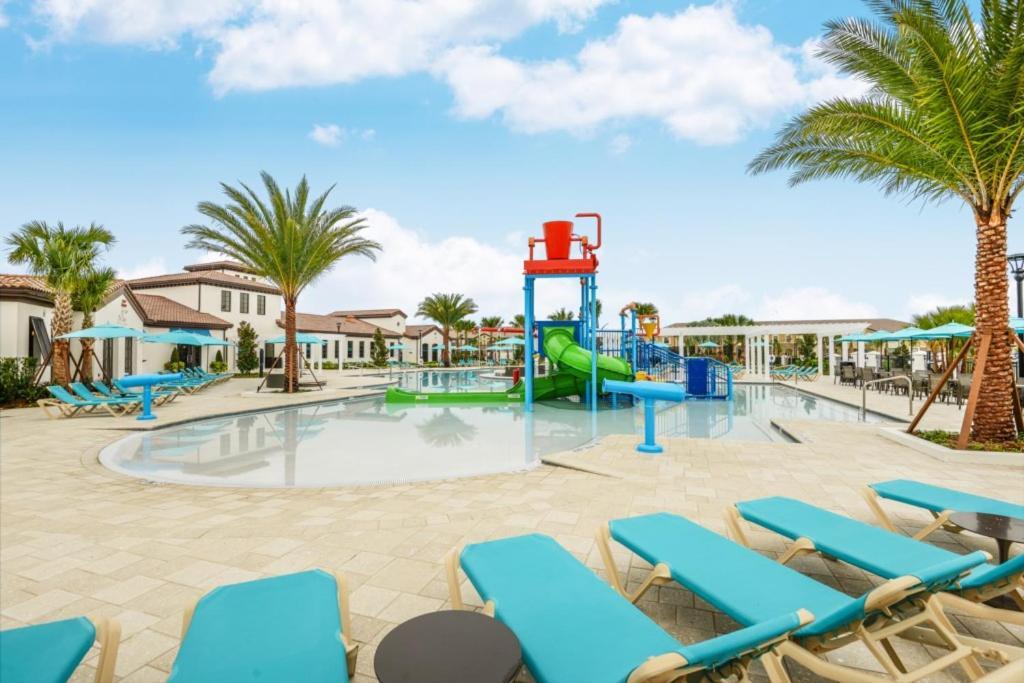 9 Bedroom Vacation In Windsor At Westside Villa