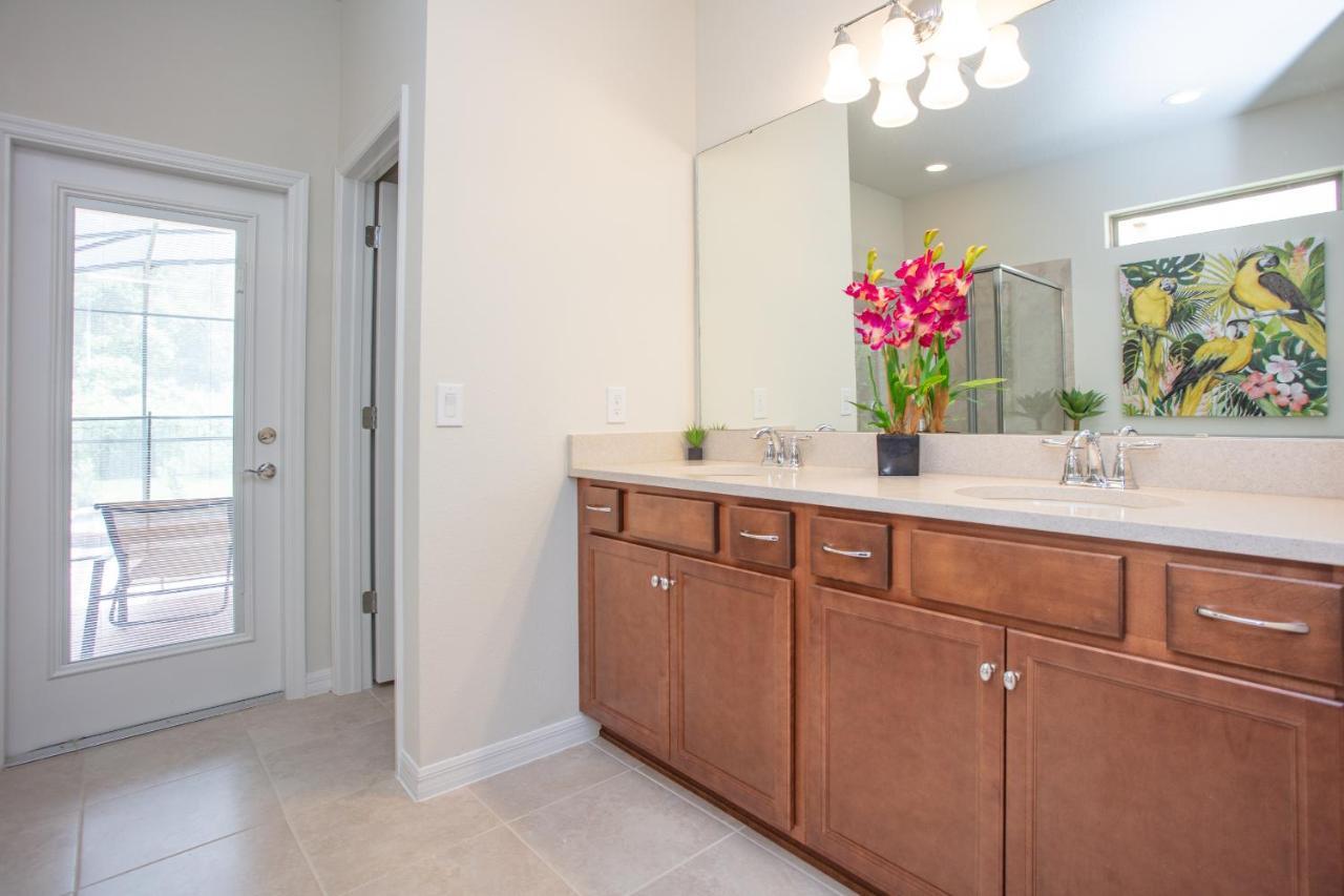 9 Bedroom Vacation In Windsor At Westside Villa *