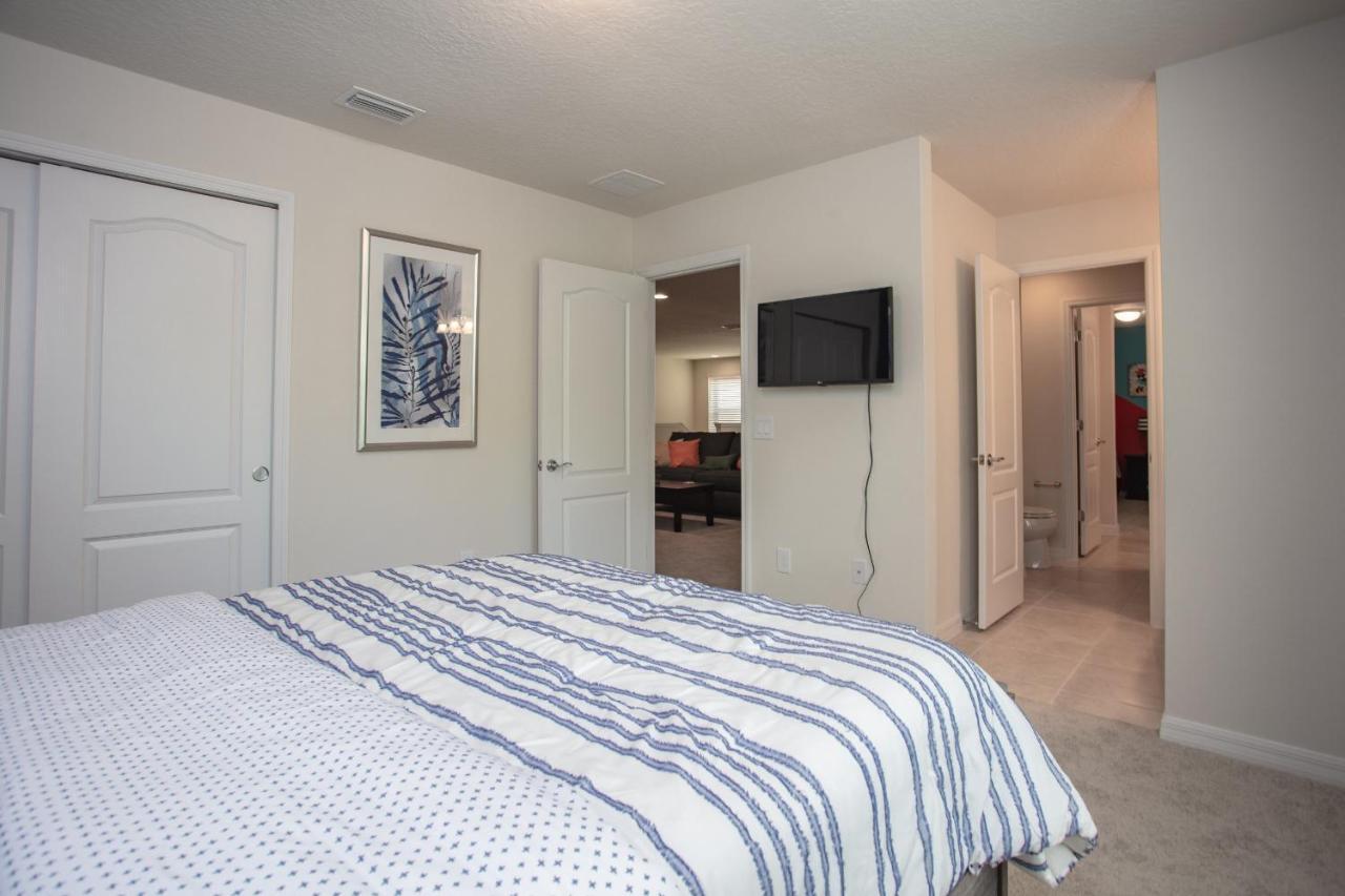 9 Bedroom Vacation In Windsor At Westside Villa