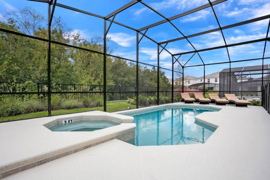518mb New And Modern 8 Bedroom 5 Bathroom Villa *