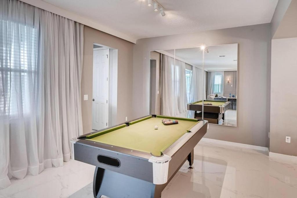 Amazing 7bd Pool Hm, Solara Resort-1725cvt Holiday home