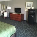Quality Inn & Suites Winter Park Village Area