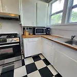 Cozy Vintage Bungalow @Mills50 District