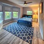 Spacious Bedroom With Private Workspace, Ensuite Bathroom - Room# 1 In Shared House No Pet