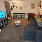 Centauri Vacation Rentals Beautiful 2-Bedroom Condo, Near All Orlando Attractions, Free Parking & Wi-Fi, King Bed, #1