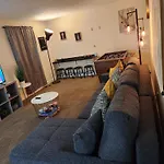 Centauri Vacation Rentals Beautiful 2-Bedroom Condo, Near All Orlando Attractions, Free Parking & Wi-Fi, King Bed, #1