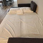 Centauri Vacation Rentals Beautiful 2-Bedroom Condo, Near All Orlando Attractions, Free Parking & Wi-Fi, King Bed, #1