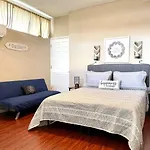 Pet-Friendly 6Br W Fast Wifi Near Downtown!