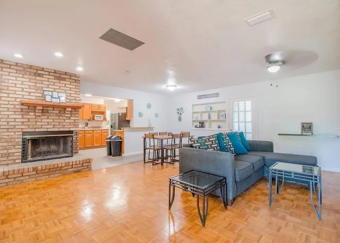 5Br Stay W Pool, Workspace & Fast Wi-Fi