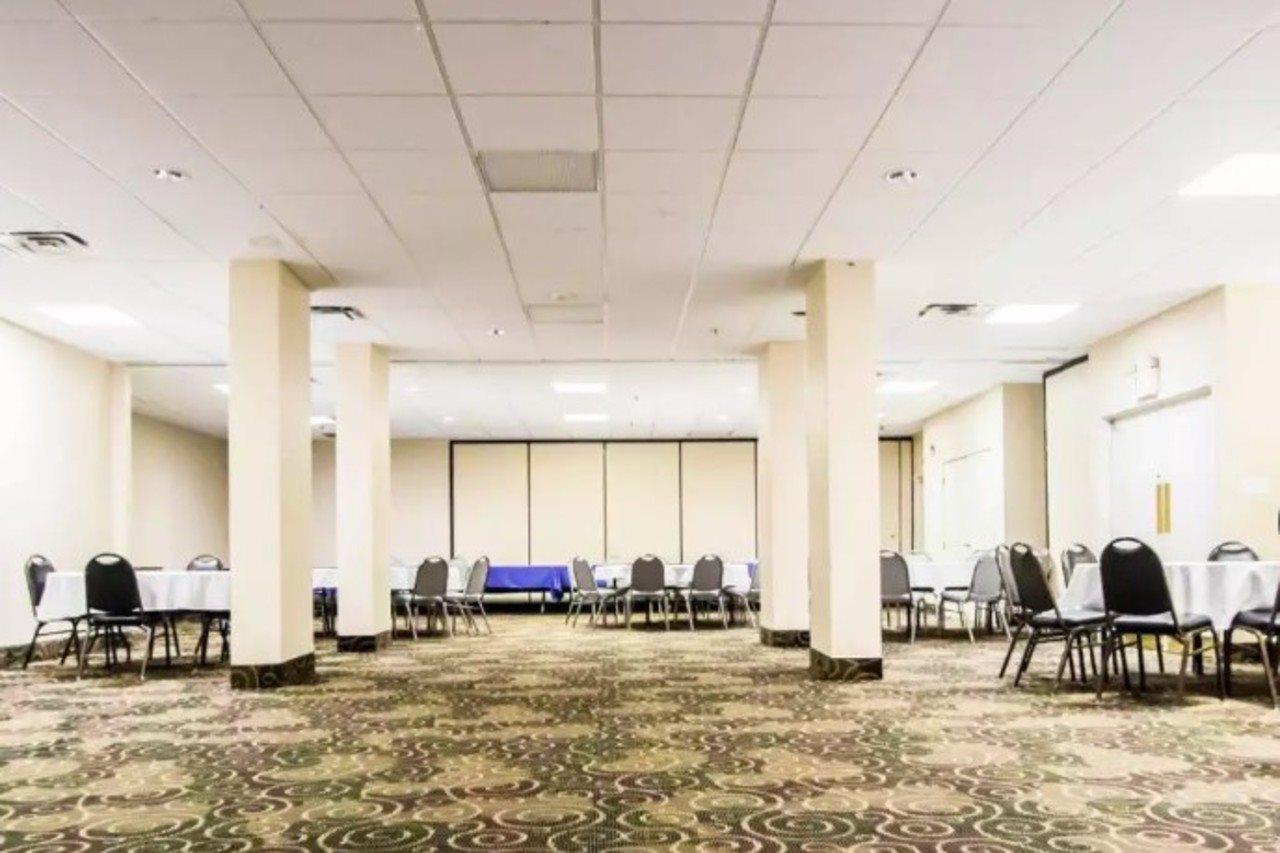 Quality & Winter Park Village Area Hotel 2*