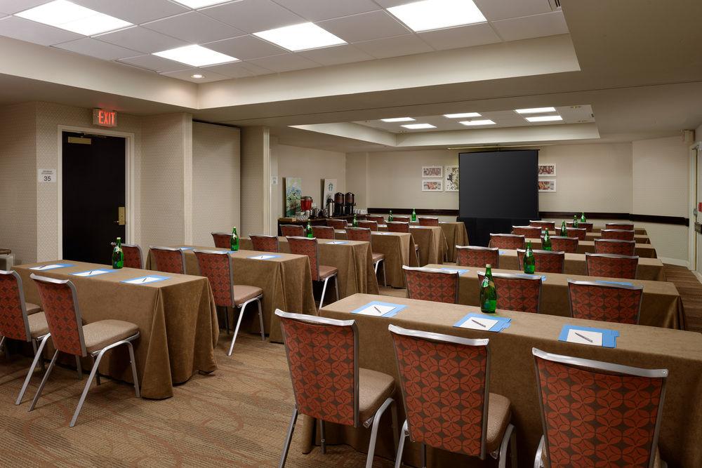 Sheraton Airport Hotel 3*