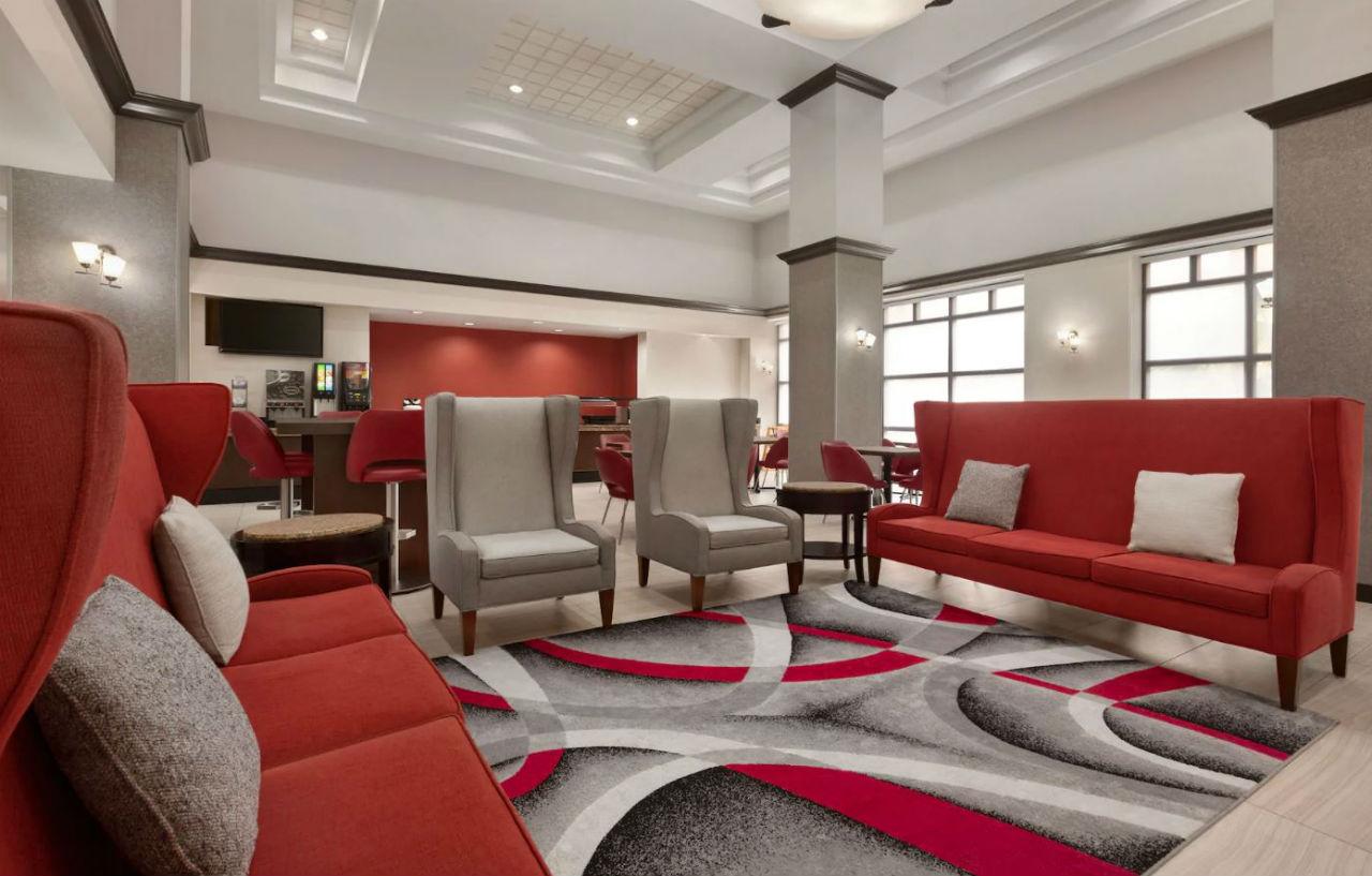 Ramada By Wyndham Airport- Free Airport Shuttle Hotel