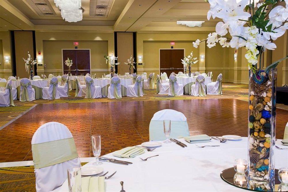 Doubletree By Hilton Airport
