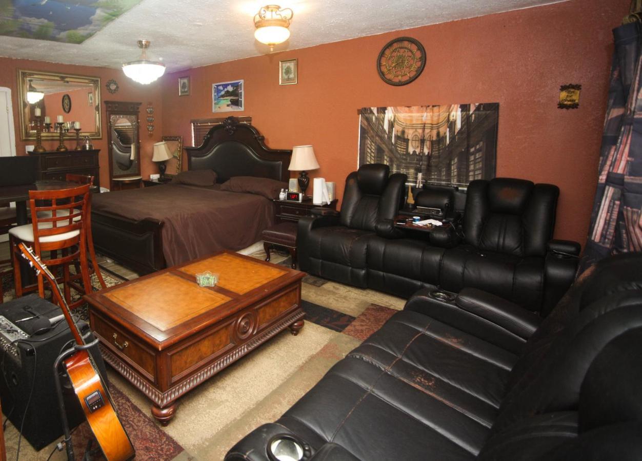 Beautiful Large Bedroom *