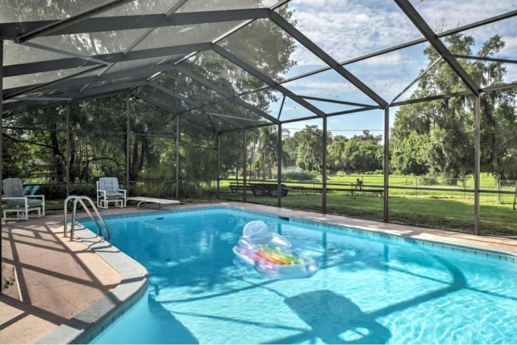 Lakefront 7 Bedroom Duplex, Pool, Boat, And Hottub