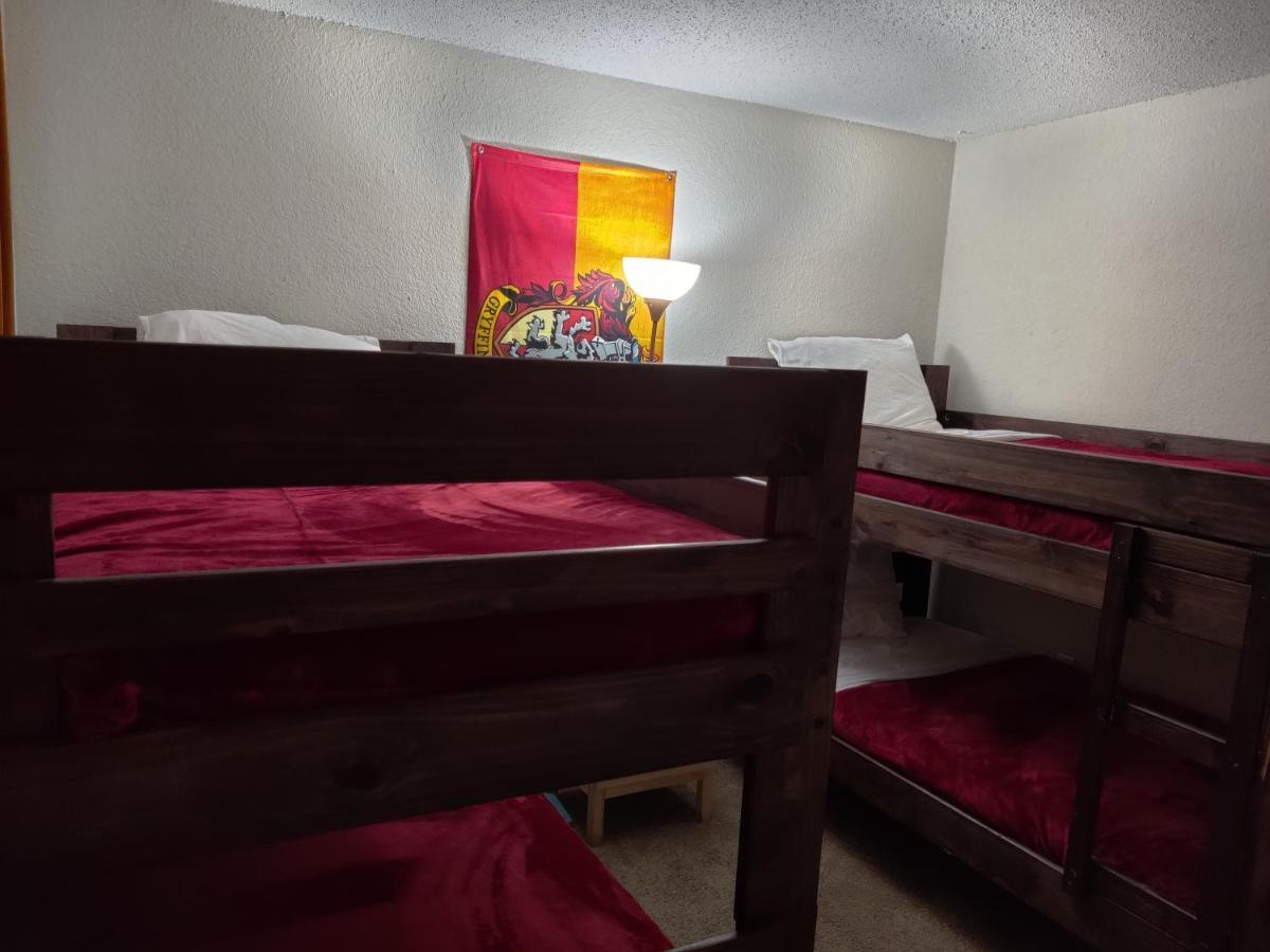 Centauri Vacation Rentals: 2-bedroom With Free Parking Apartment *