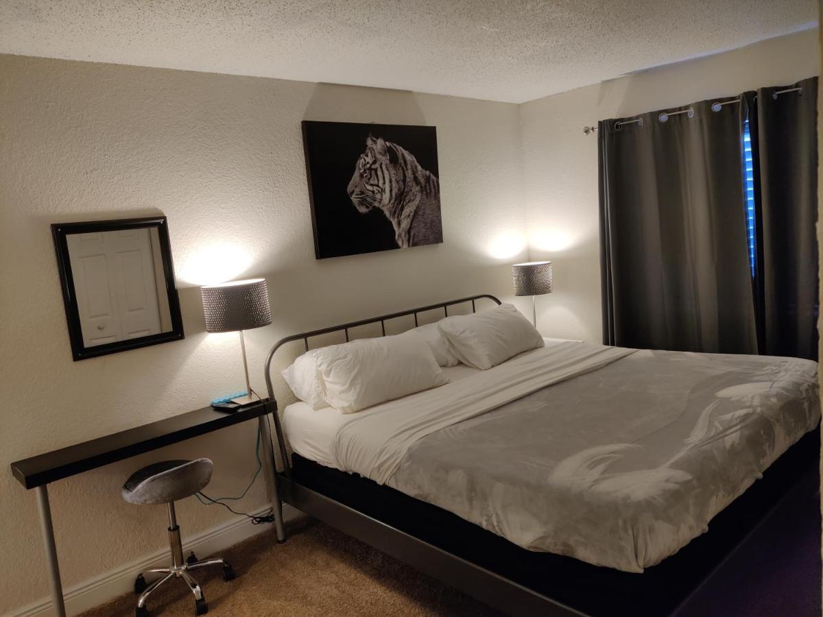 Centauri Vacation Rentals: 2-bedroom With Free Parking Apartment