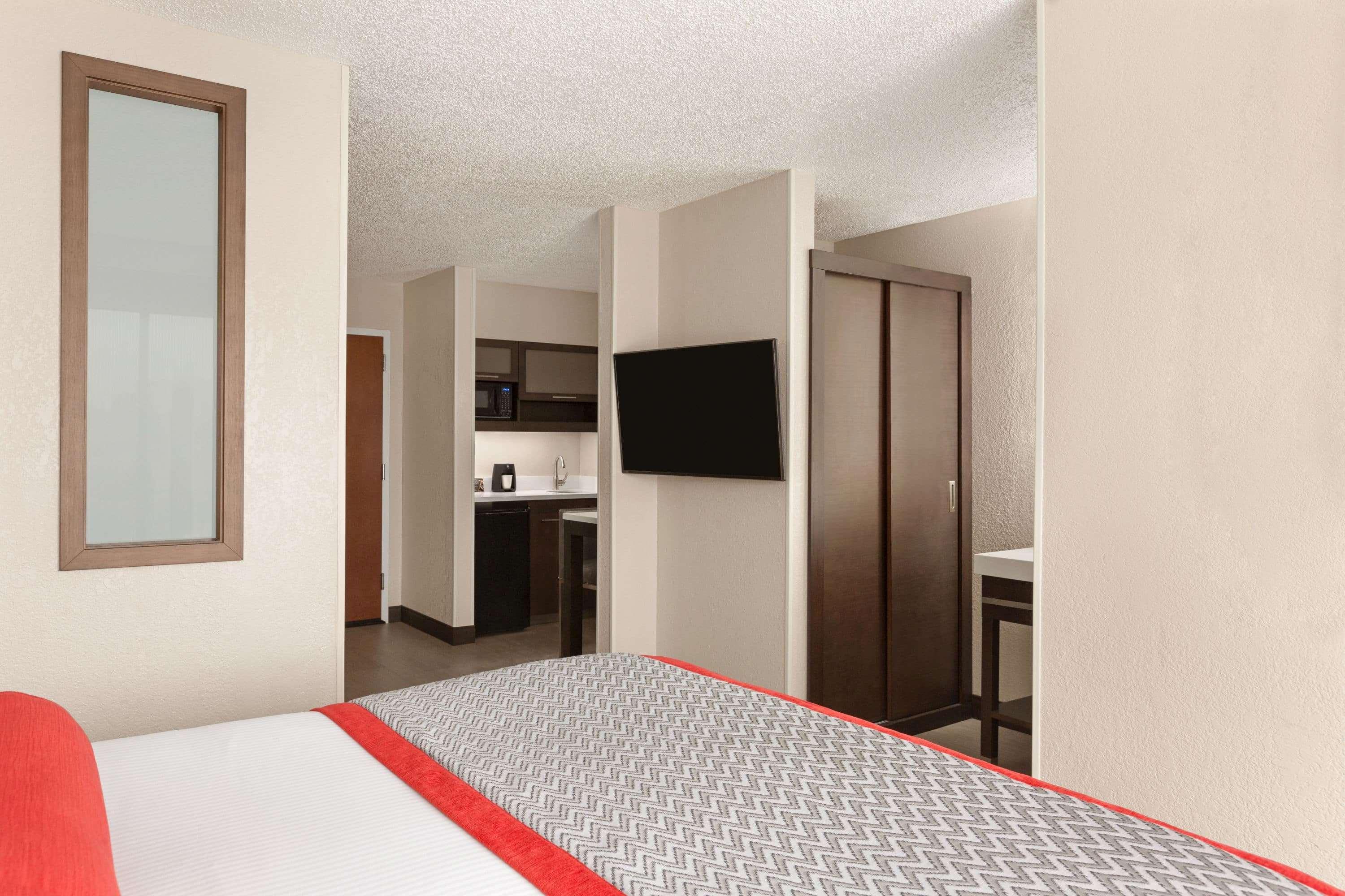 Ramada By Wyndham Airport- Free Airport Shuttle Hotel Orlando