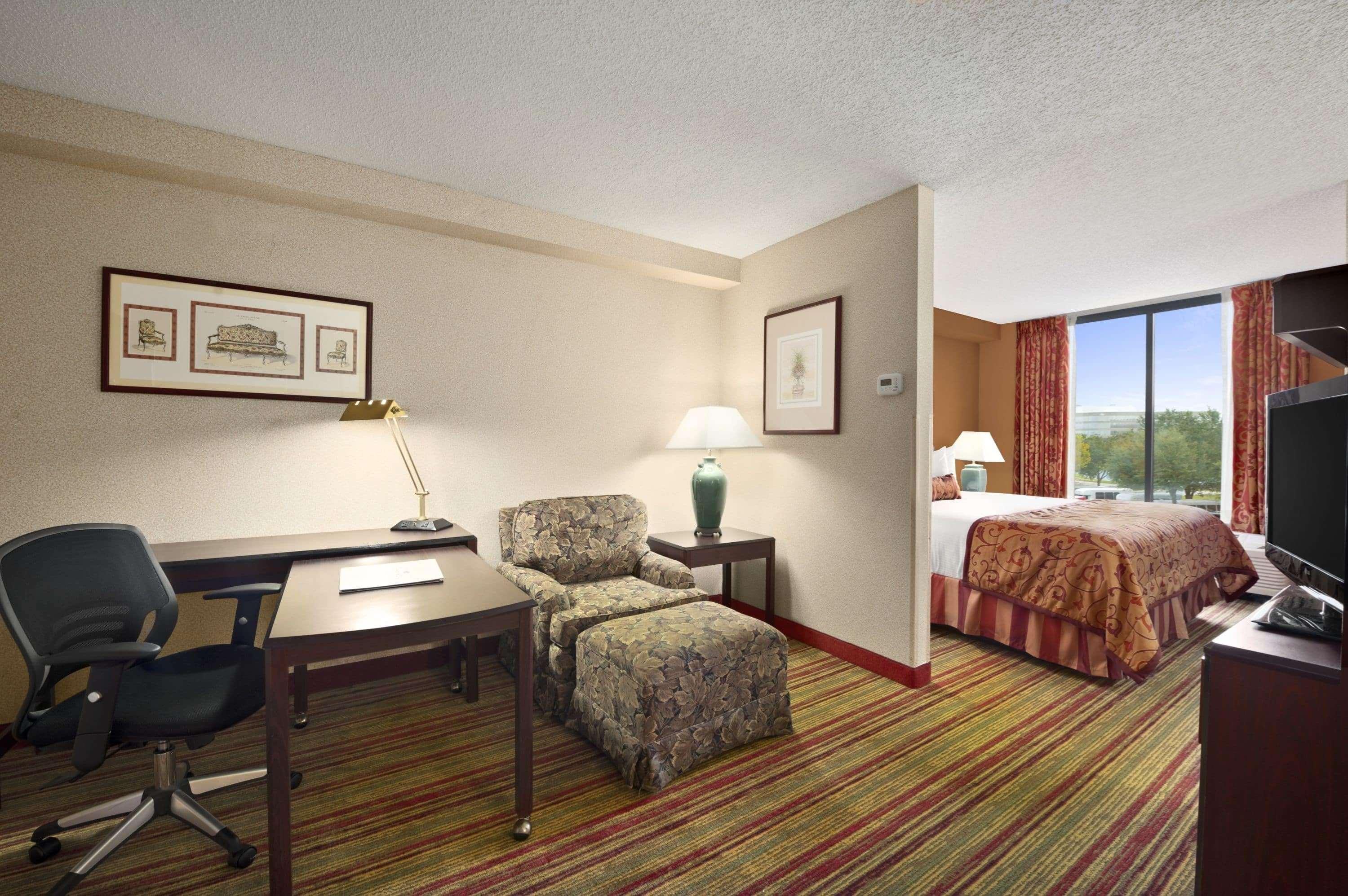 Ramada By Wyndham Airport- Free Airport Shuttle Hotel Orlando