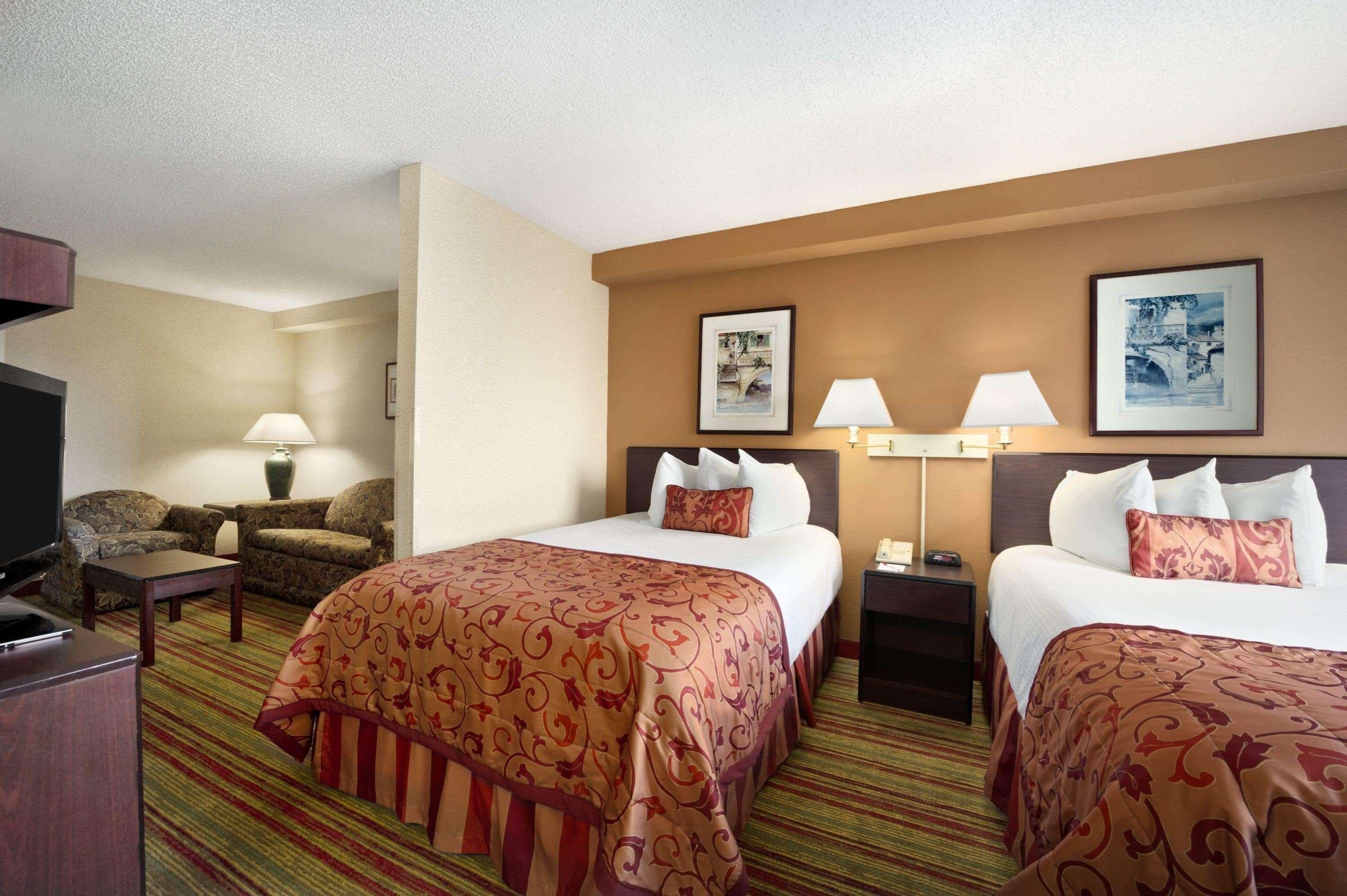 Ramada By Wyndham Airport- Free Airport Shuttle 3*
