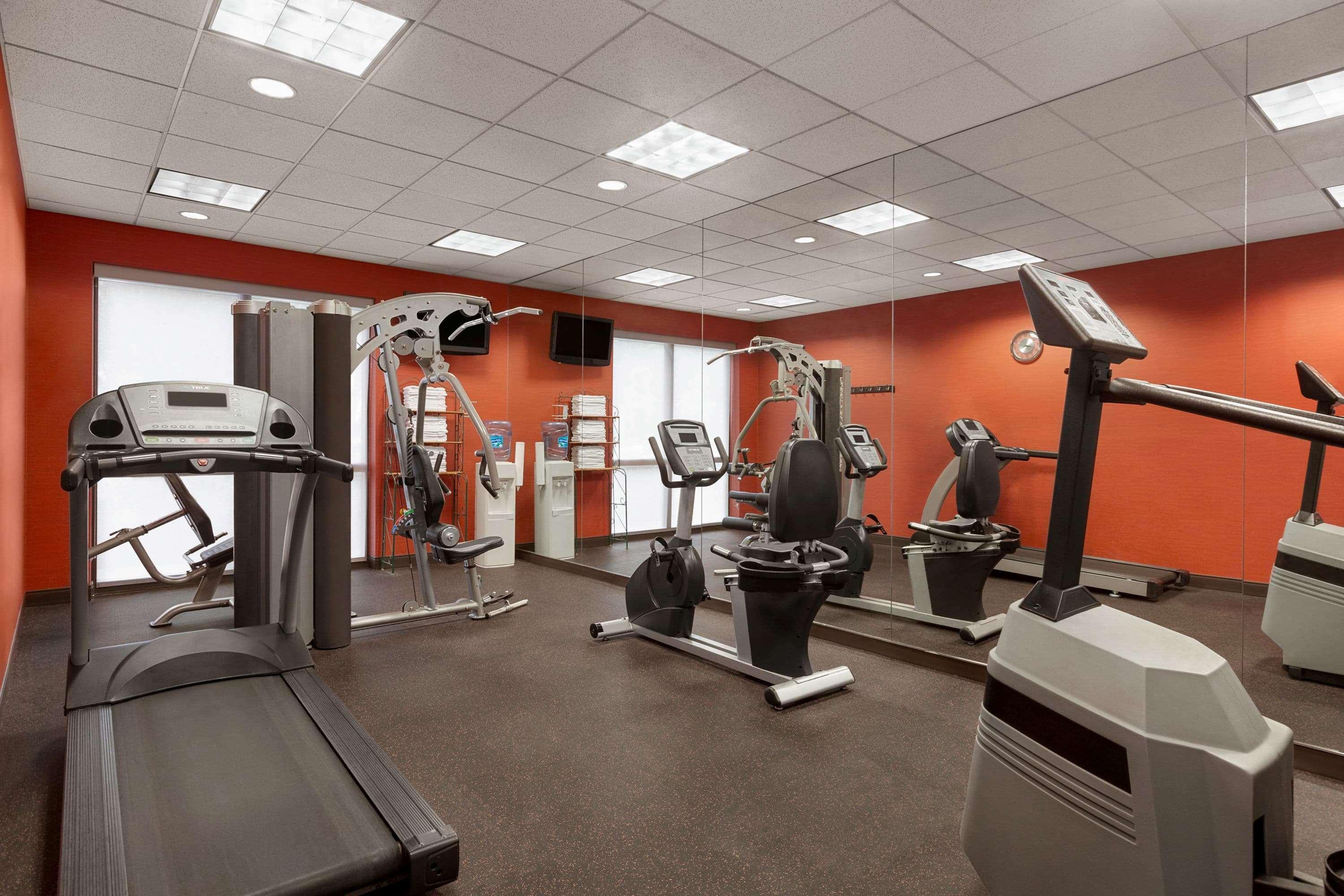 Ramada By Wyndham Airport- Free Airport Shuttle Hotel