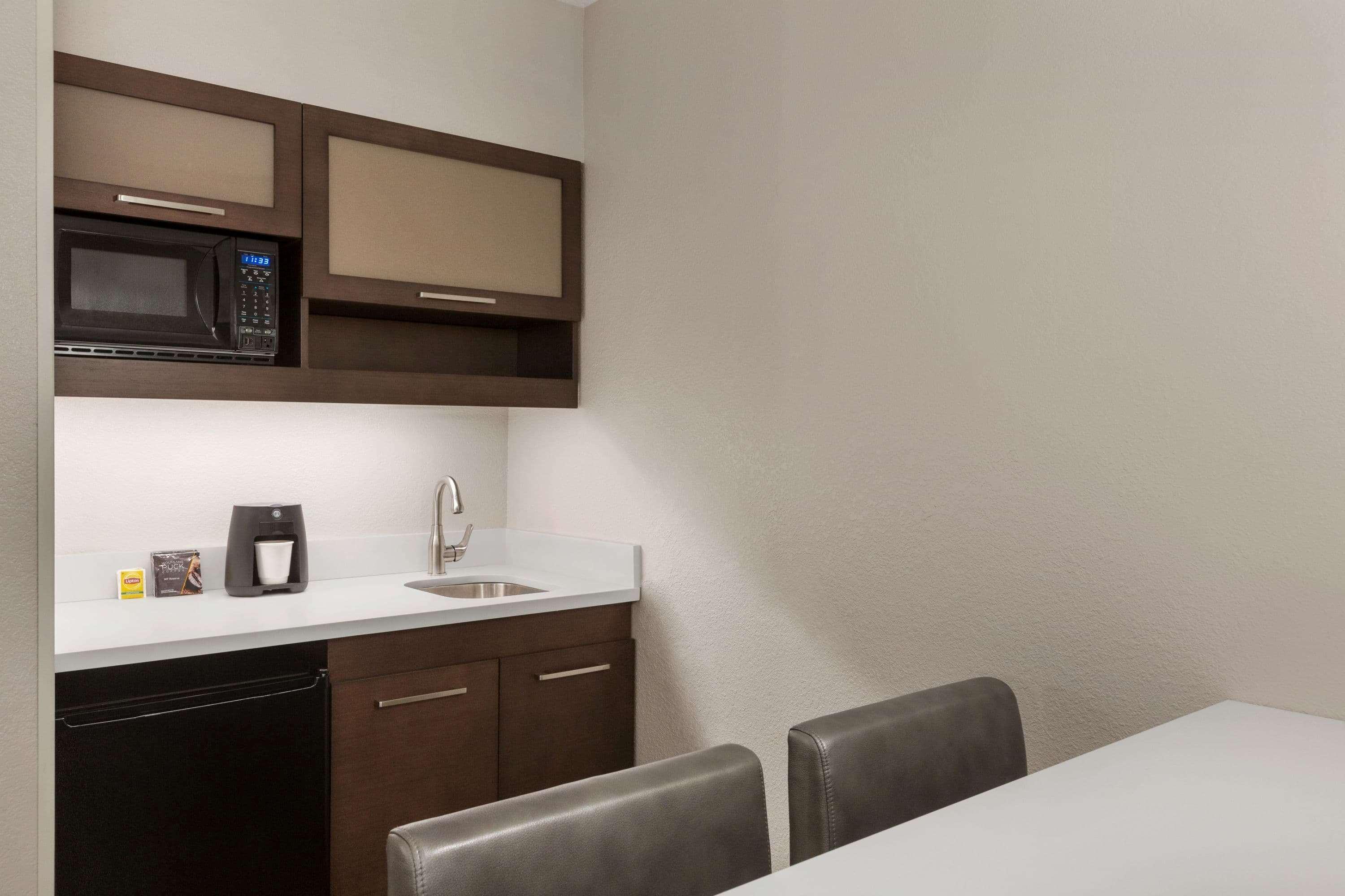 Hotel Ramada By Wyndham Airport- Free Airport Shuttle