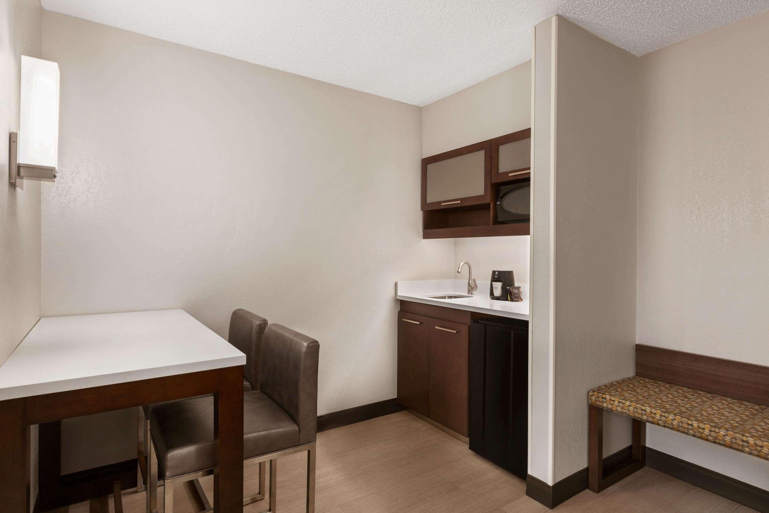 Hotel Ramada By Wyndham Airport- Free Airport Shuttle 3*