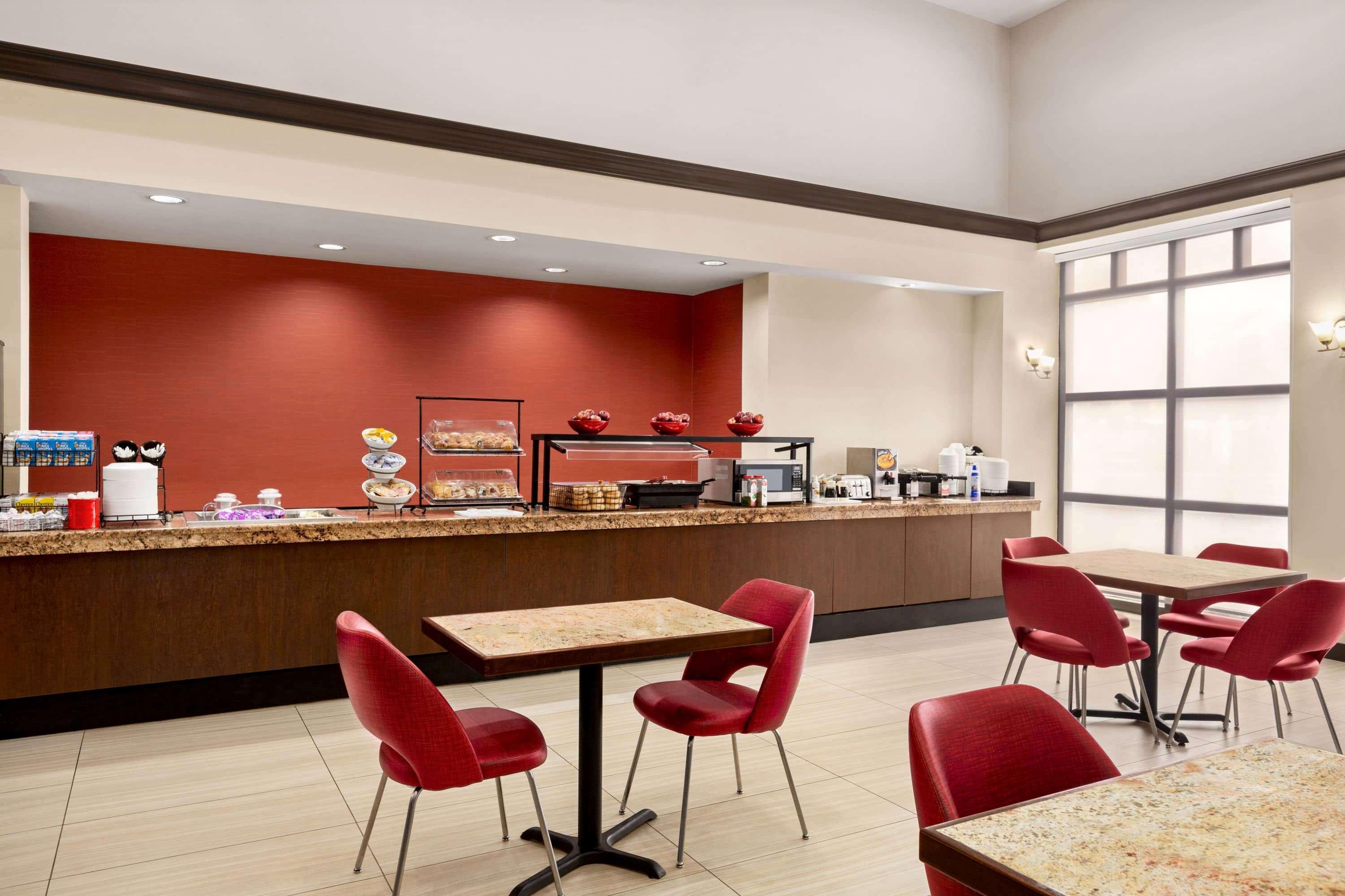 Ramada By Wyndham Airport- Free Airport Shuttle Orlando