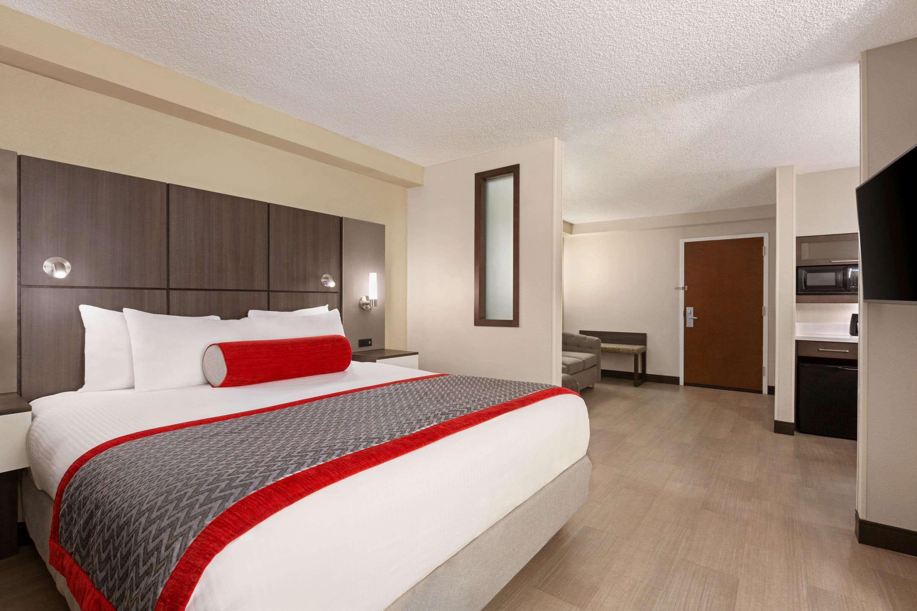 Hotel Ramada By Wyndham Airport- Free Airport Shuttle Orlando