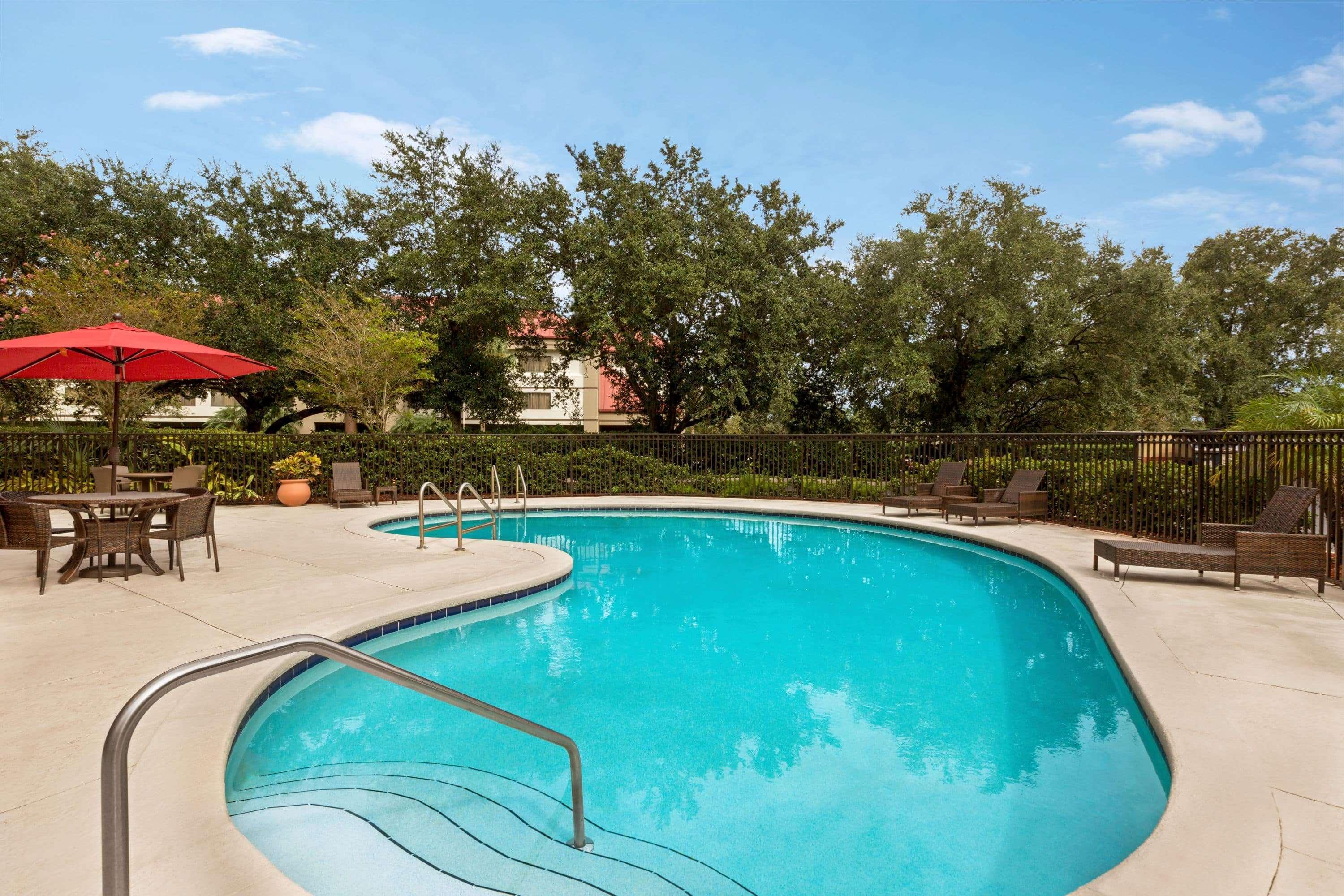 Ramada By Wyndham Airport- Free Airport Shuttle Hotel