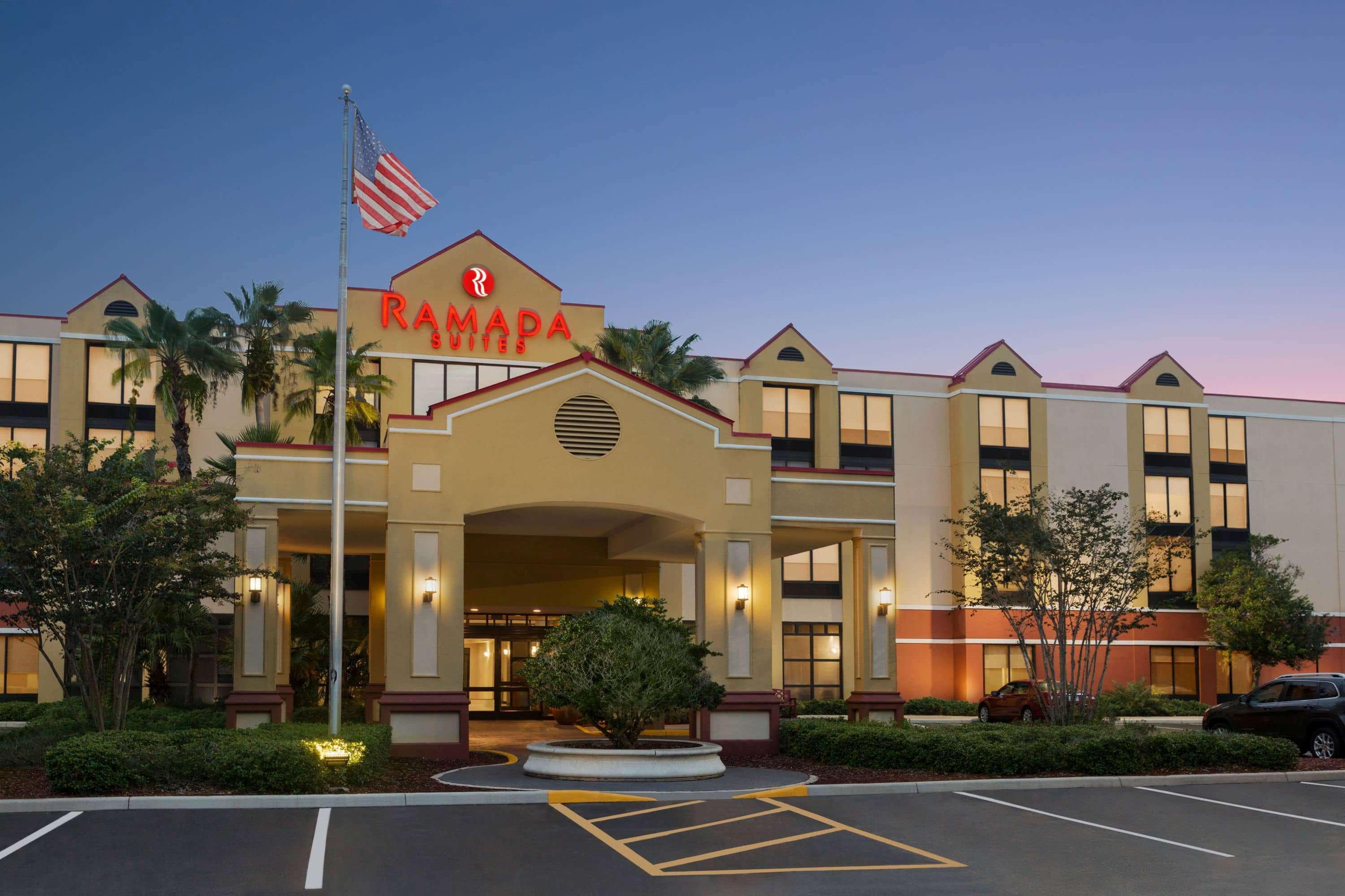 Ramada By Wyndham Airport- Free Airport Shuttle