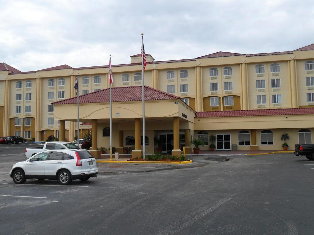 Quality & Winter Park Village Area Hotel 2*
