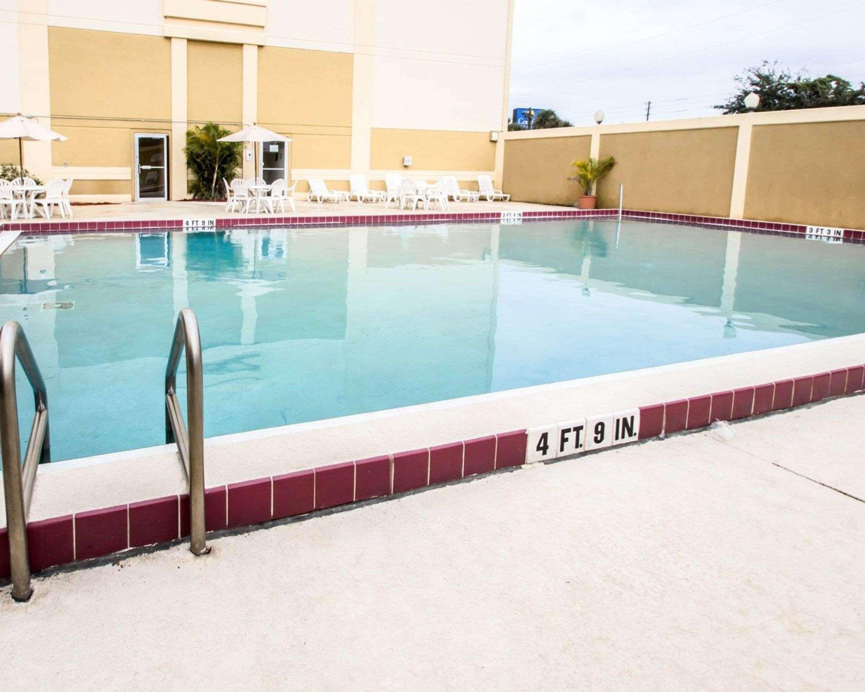 Quality & Winter Park Village Area Hotel 2*