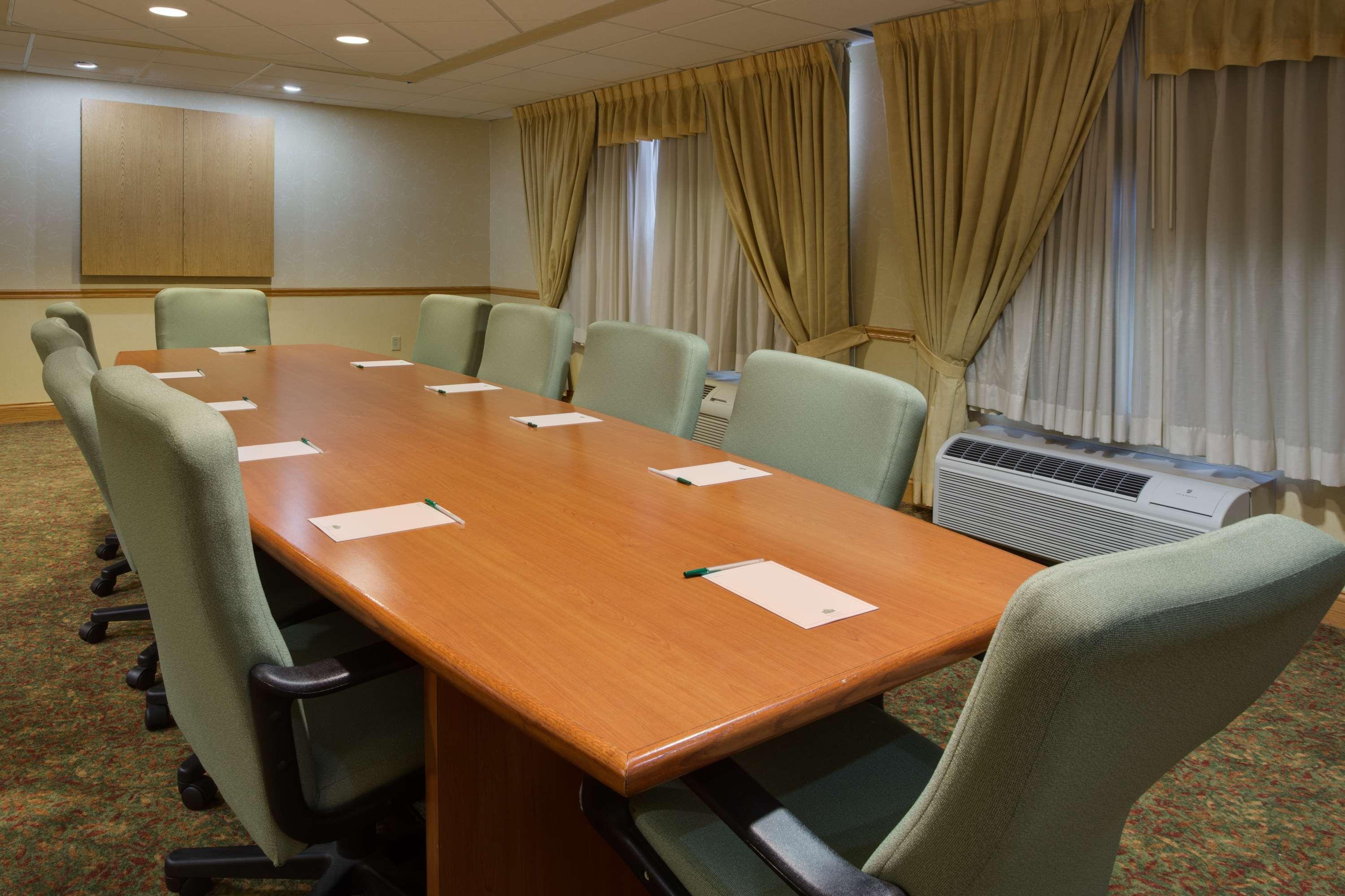 Hotel Country & By Radisson, Airport, Fl 3*