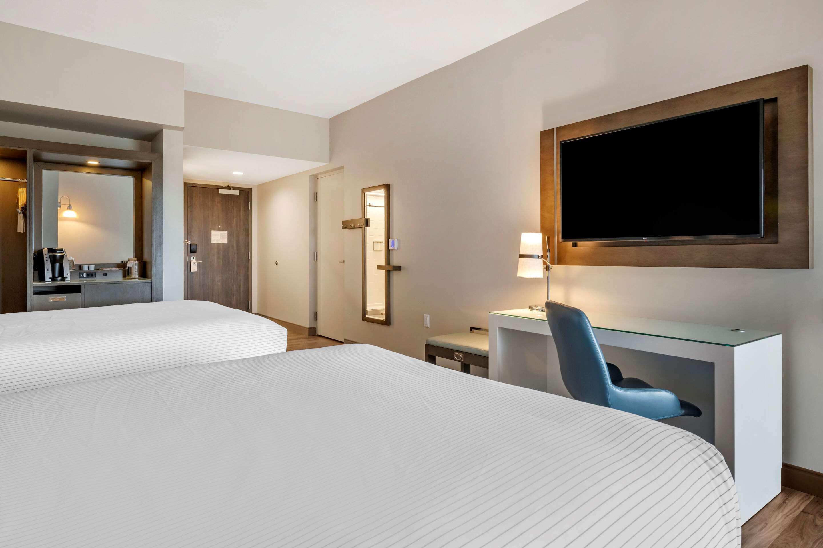 Cambria Airport Hotel