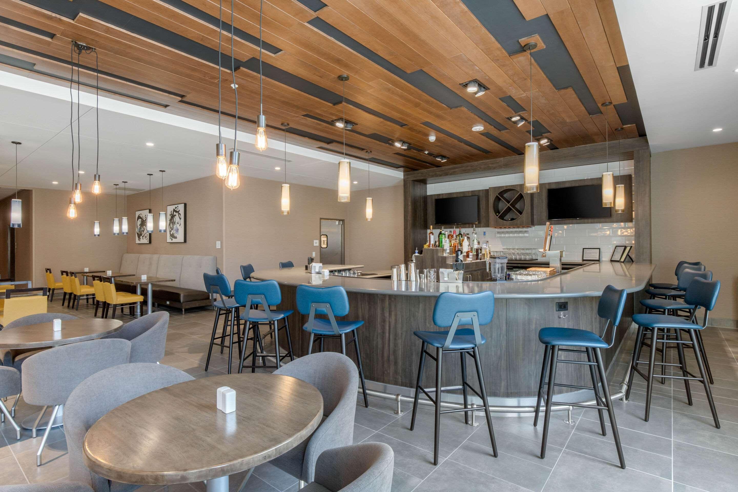 Cambria Airport Hotel