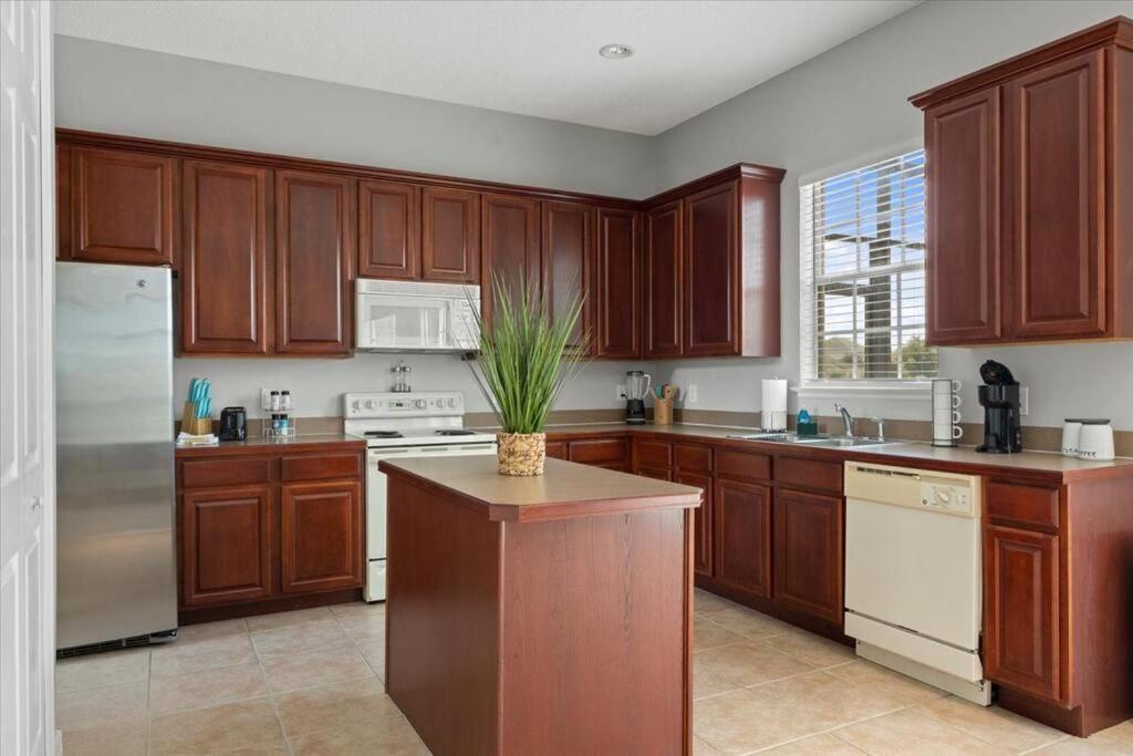 Holiday home Long Stays! Lakefront - Gated Pool