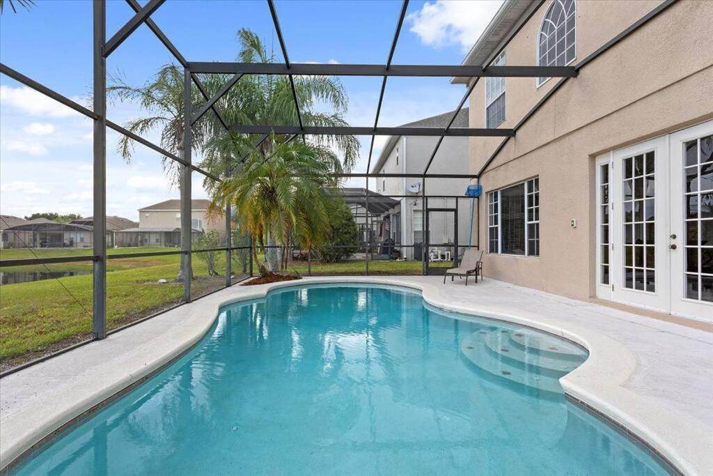 Long Stays! Lakefront - Gated Pool Holiday home *