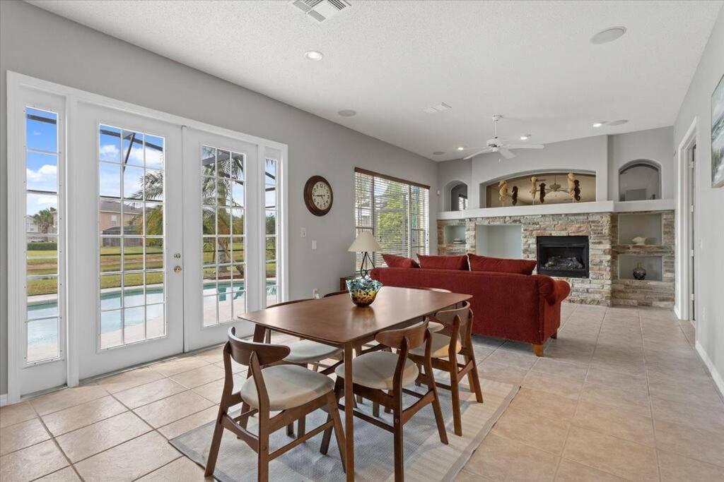 Long Stays! Lakefront - Gated Pool Holiday home Orlando