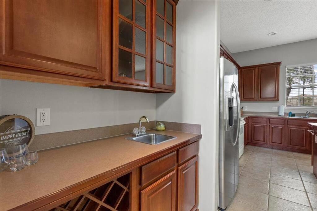 Holiday home Long Stays! Lakefront - Gated Pool