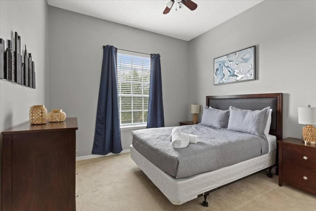 Holiday home Long Stays! Lakefront - Gated Pool Orlando