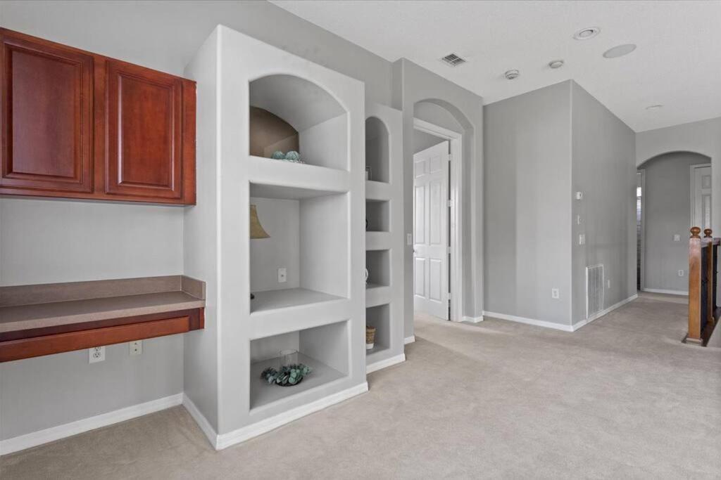 Holiday home Long Stays! Lakefront - Gated Pool Orlando