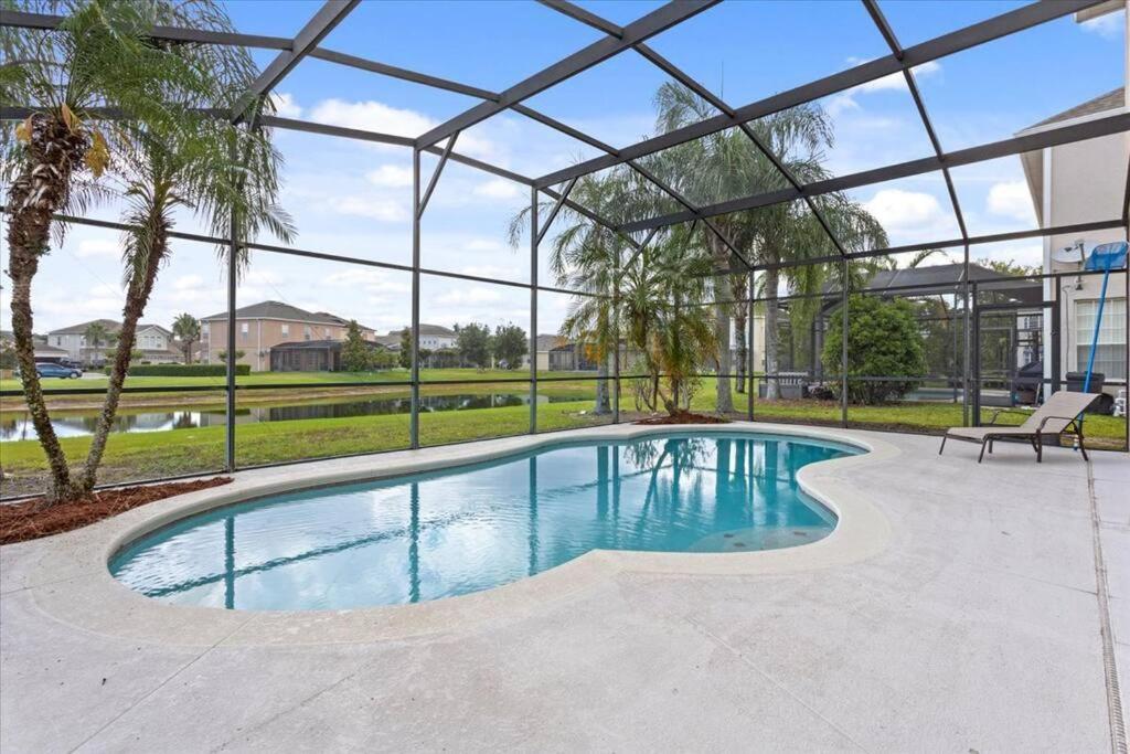 Holiday home Long Stays! Lakefront - Gated Pool