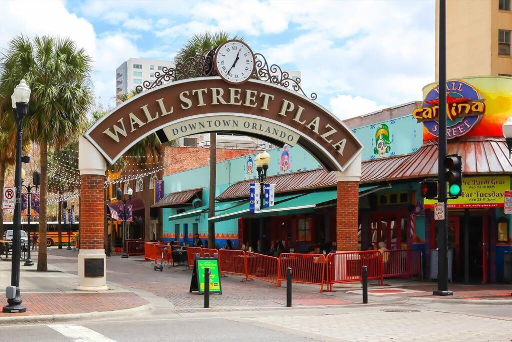 Entire Deluxe Studio In Near Disney Universal Studio Airpot And The Convention Center