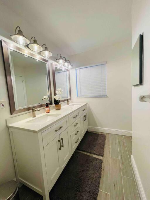 Apartment Entire Deluxe Studio In Near Disney Universal Studio Airpot And The Convention Center *