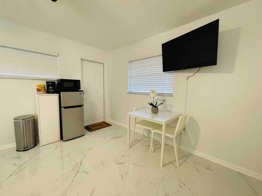 Entire Deluxe Studio In Near Disney Universal Studio Airpot And The Convention Center *